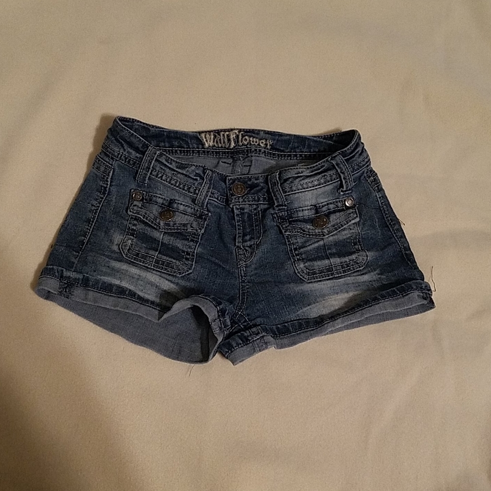 Junior Size 5 Wallflower low-rise jean shorts